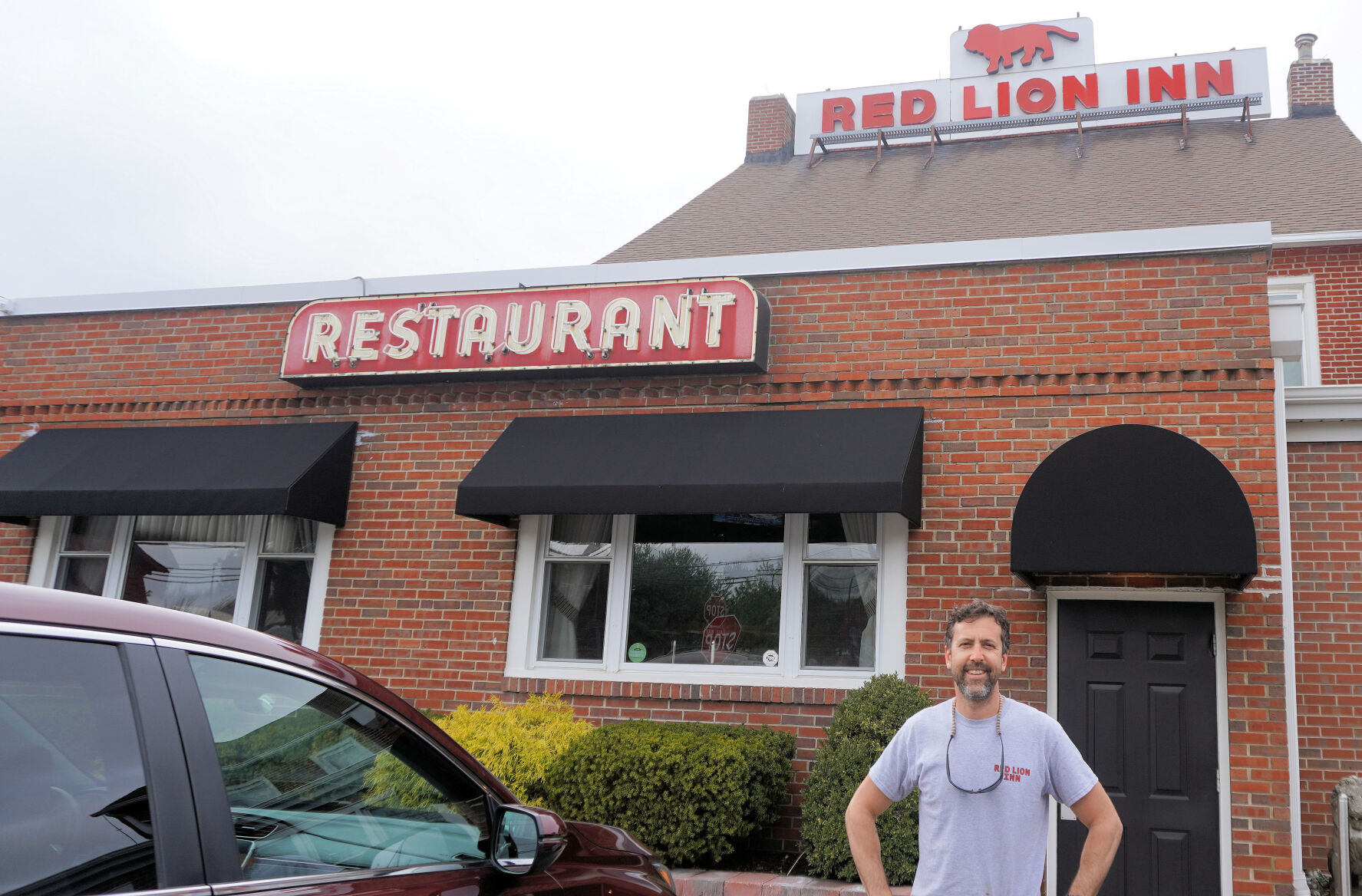 STEPHEN BLACK OUTSIDE RED LION INN